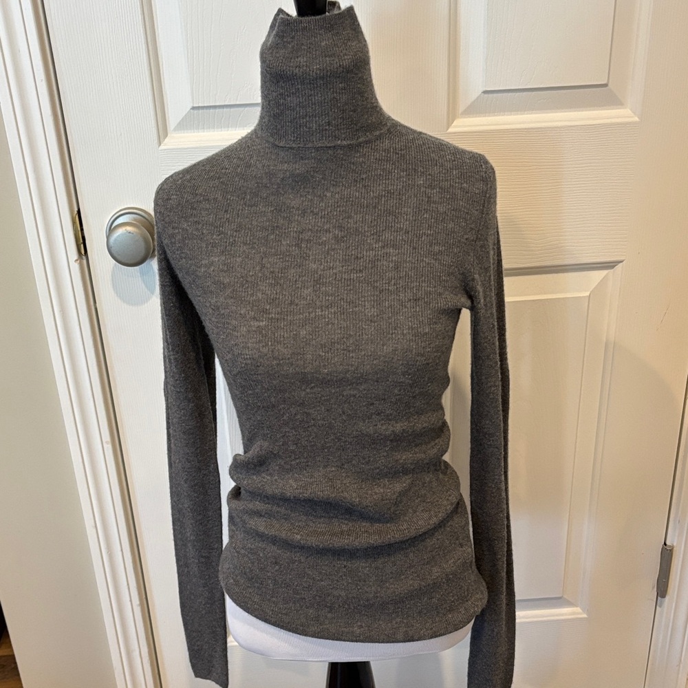 VINCE Gray Cashmere Turtleneck Size Small MSRP $398